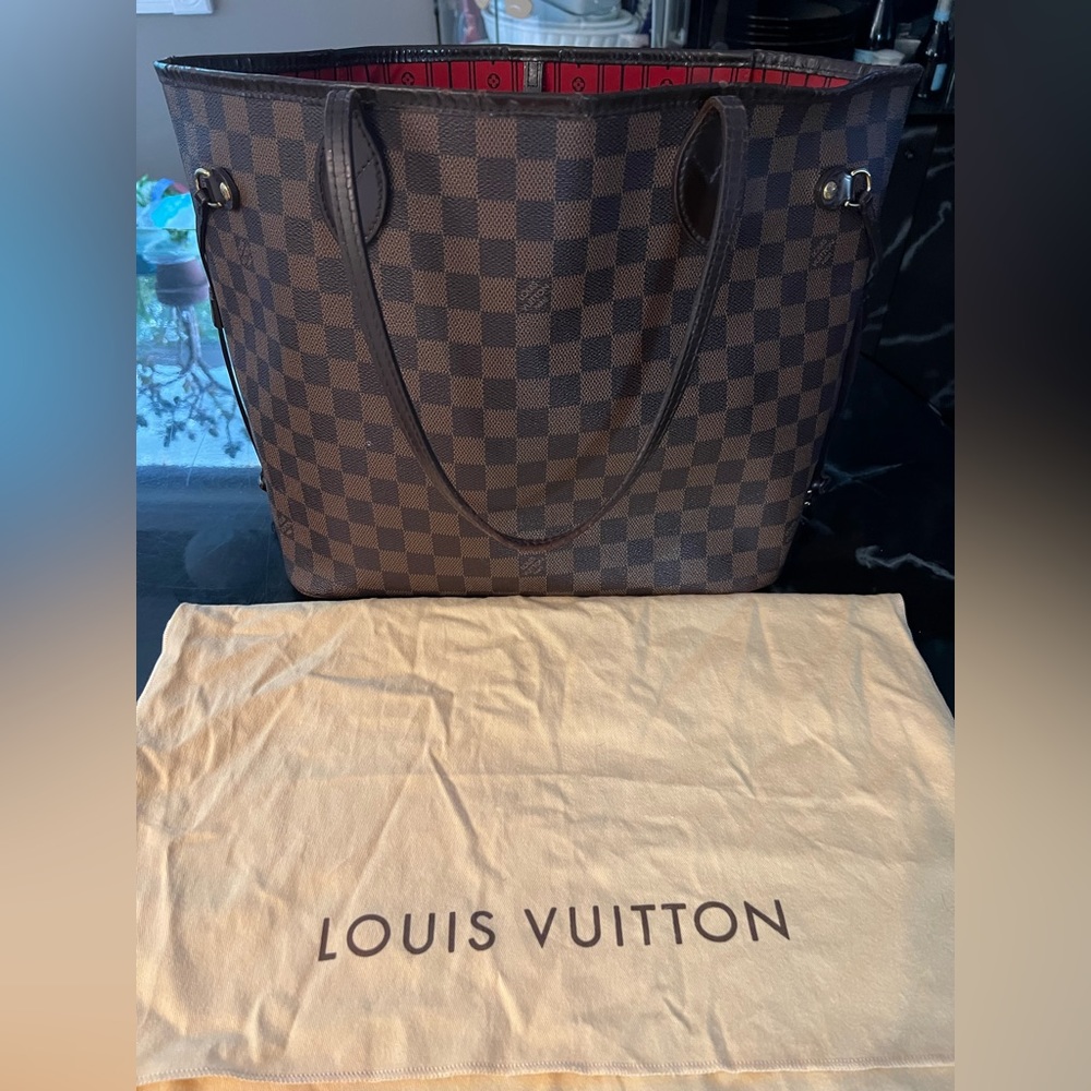 Louis Vuitton Never Full